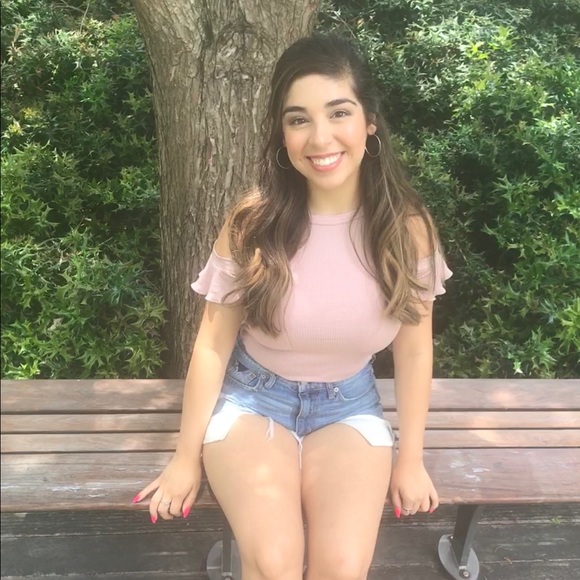 Meet your Posher, Tiffany - Picture 1 of 1